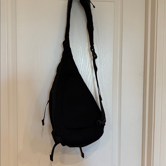 Patagonia Sling Bag Like New Black No signs of wear - Picture 9 of 12